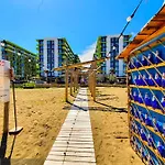 Ace Pool & Mamaia Nord