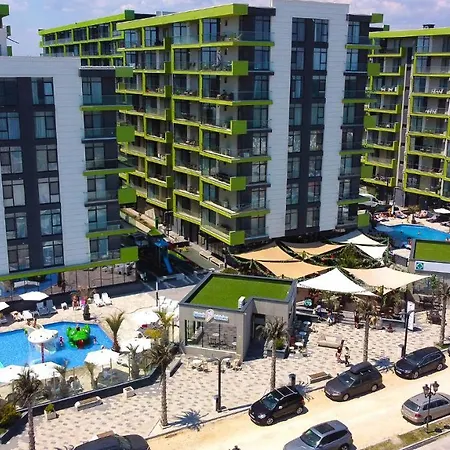Ace Pool & Mamaia Nord アパート ナボダリ