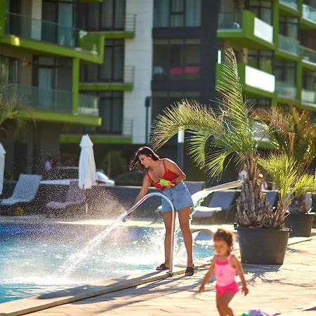 Ace Pool & Mamaia Nord アパート