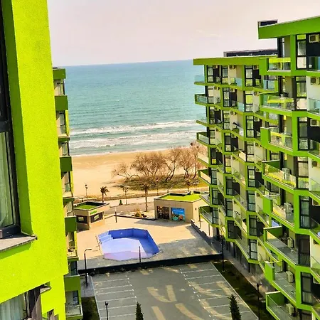 Ace Pool & Mamaia Nord アパート
