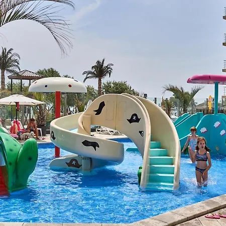 Ace Pool & Mamaia Nord *